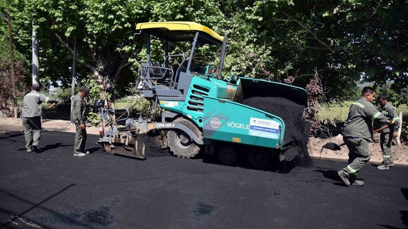 Continúan los trabajos de pavimentación en Fray Mamerto Esquiú