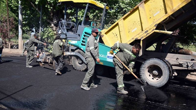 Continúan los trabajos de pavimentación en Fray Mamerto Esquiú