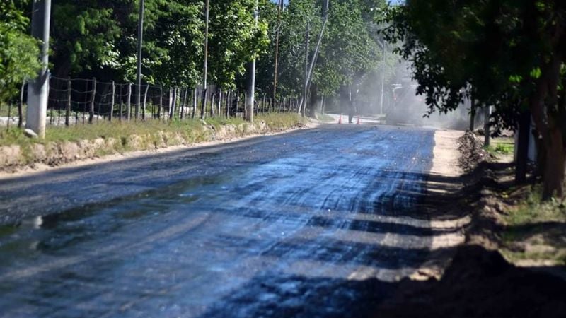 Continúan los trabajos de pavimentación en Fray Mamerto Esquiú