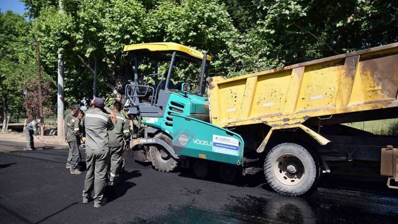 Continúan los trabajos de pavimentación en Fray Mamerto Esquiú