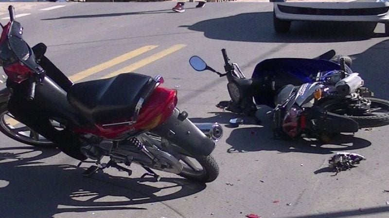 Mujer herida tras un choque de motos