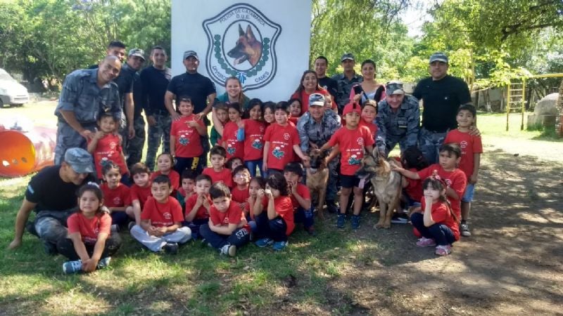 La División Canes recibió a niños de la Escuela Municipal N° 3