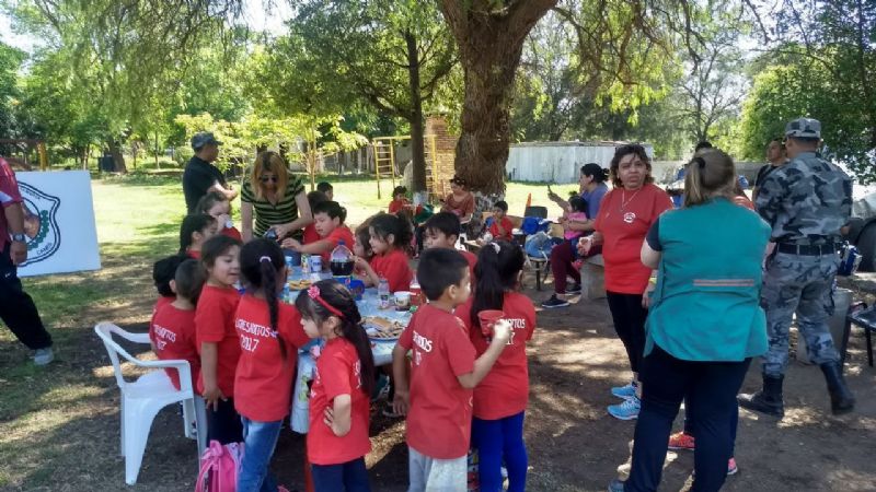 La División Canes recibió a niños de la Escuela Municipal N° 3