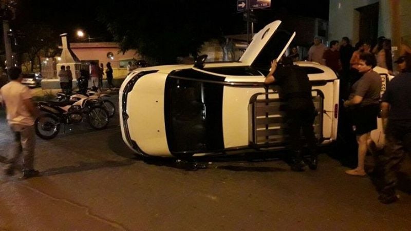 Choque y vuelco en la ciudad