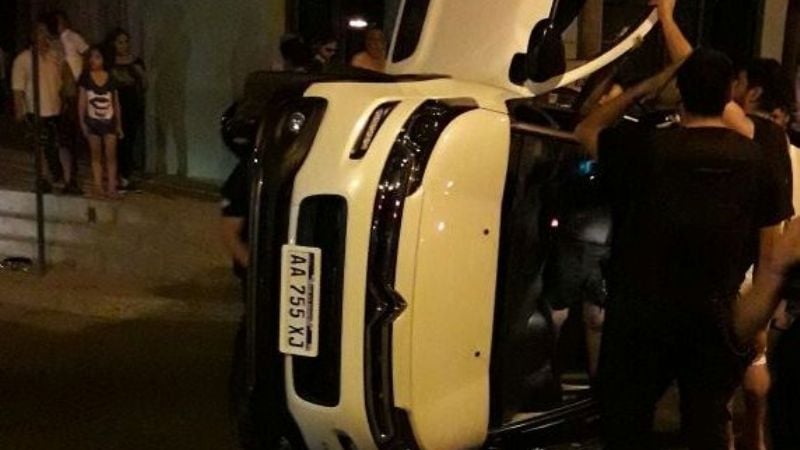 Choque y vuelco en la ciudad