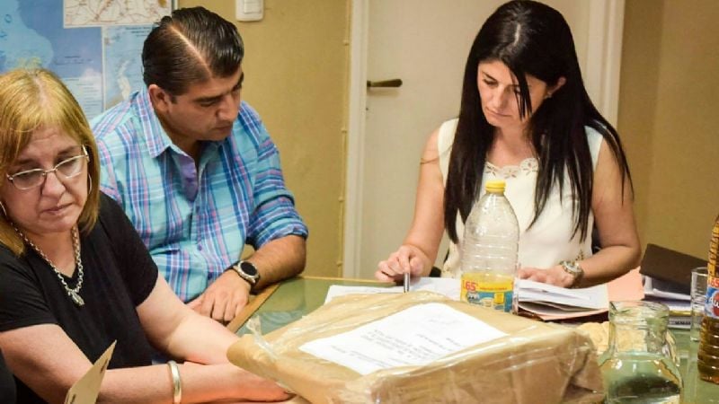 Cordero en la apertura de sobres para el nuevo edificio de la Escuela de Balcozna