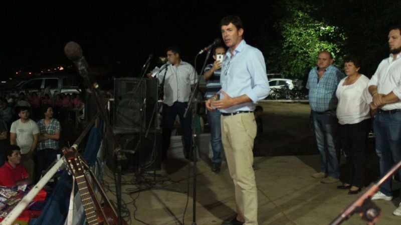 Olveira cerró su campaña en La Bajada