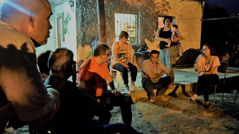 Colaboran para la red de agua y cloacas en el Bº La Cruz Negra