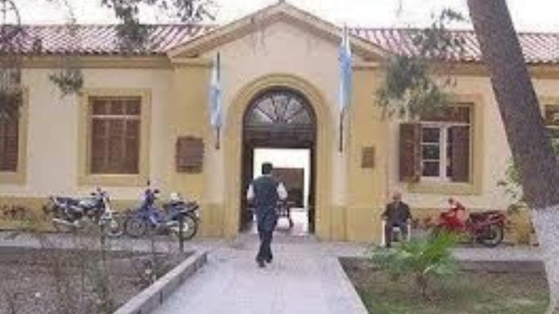 Falleció un abuelo en el hogar de ancianos, y le encuentran $100.000 de ahorros