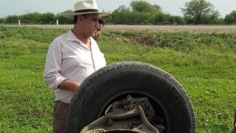 Sufrieron un espectacular vuelco y los auxilió el Chaqueño Palavecino