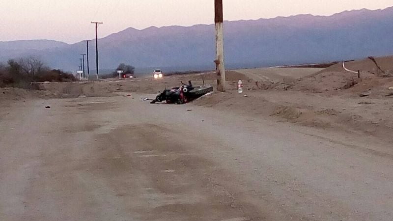 Se cayó de la moto y murió