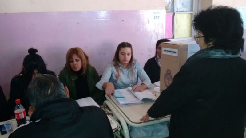 Comenzaron las elecciones en Recreo, donde compiten 5 listas