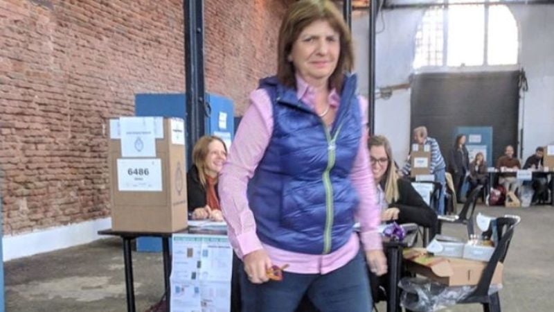 Patricia Bullrich votó a primera hora sin que casi nadie la viera