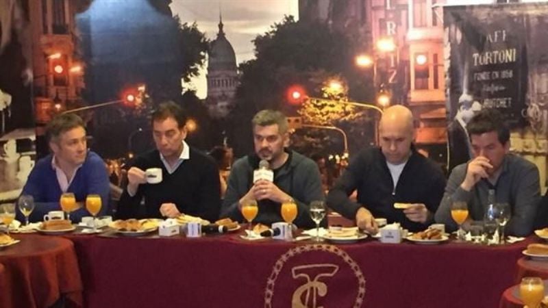Hablaban de Maldonado y Larreta disfrutaba de las tostadas con mermelada