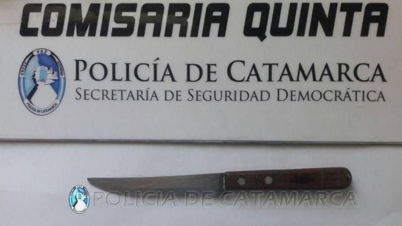 Amenazó de muerte a dos personas con un cuchillo