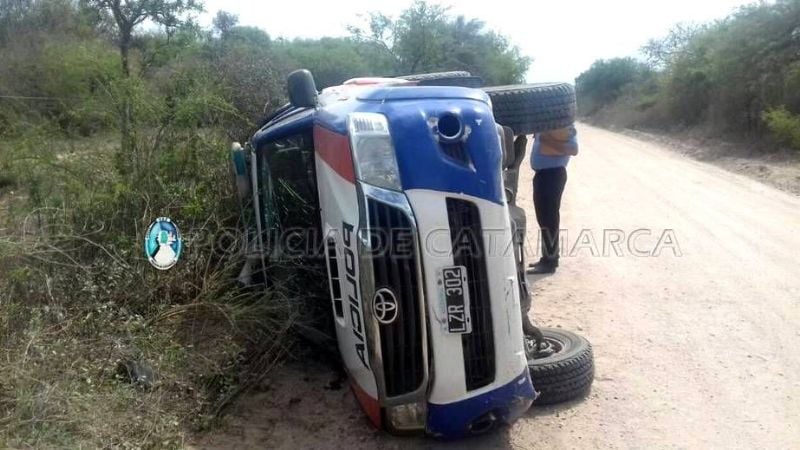 Volcó un móvil policial en Santa Rosa