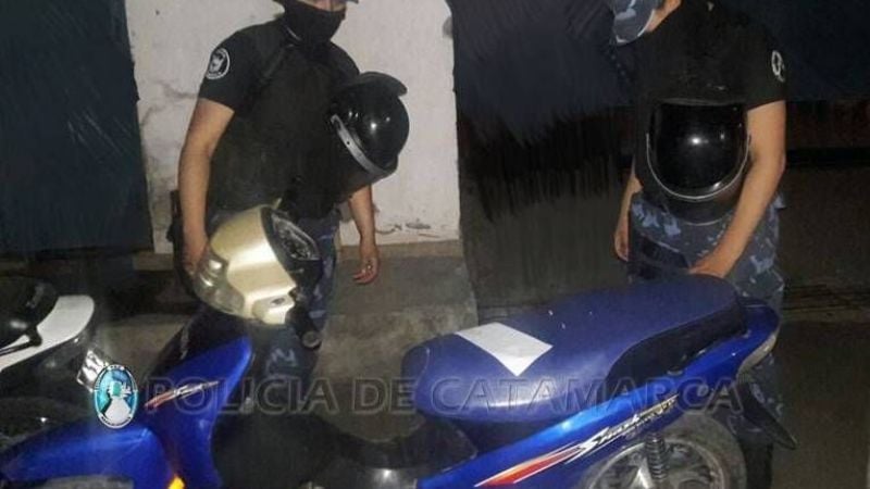Arrestan a un joven y secuestran una moto