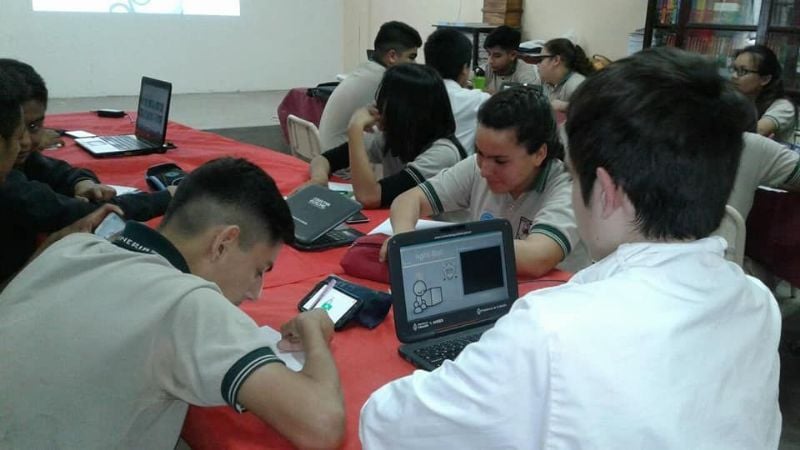 Escuelas participan de la campaña mundial “La Hora del Código”