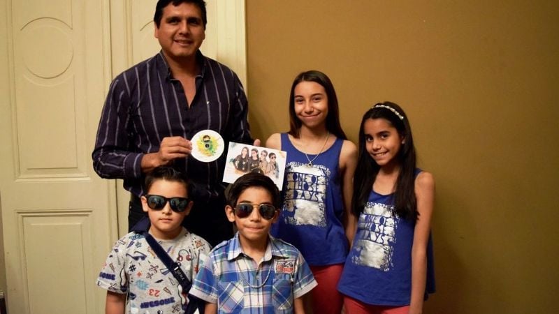 Martel recibió a la banda “Gold Stars”