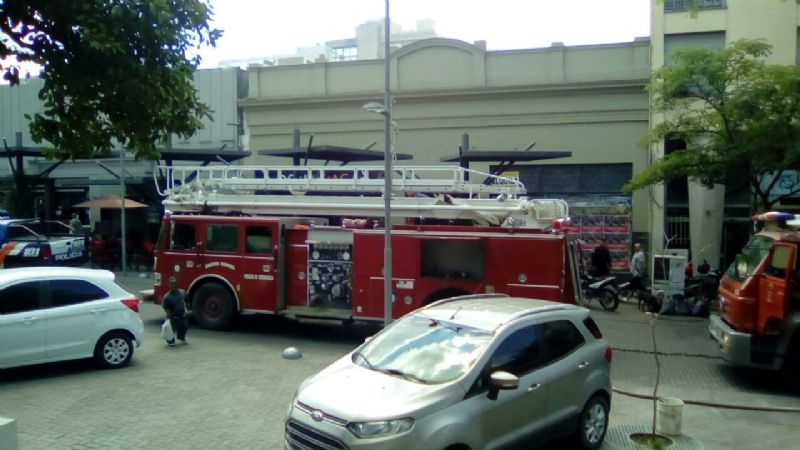 Incendio en una parrilla céntrica