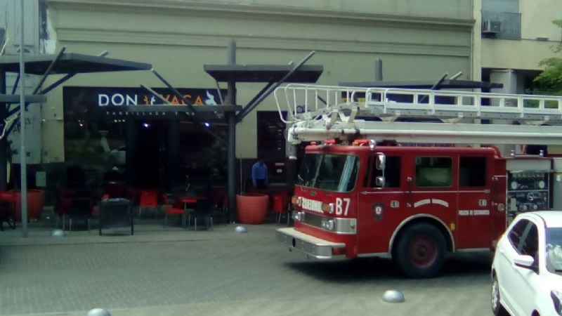 Incendio en una parrilla céntrica