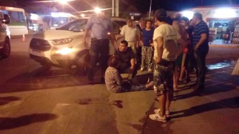 Auto embistió a una señora