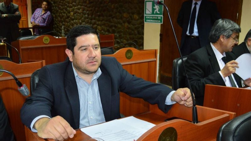 El senador Ojeda en la apertura de sobres para obras viales