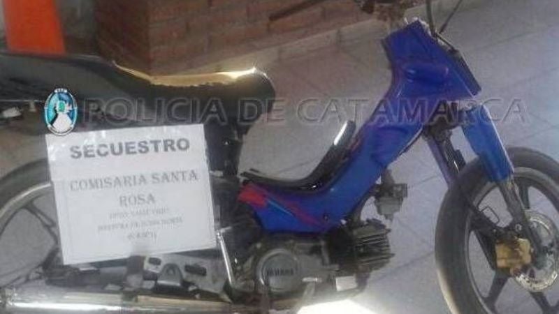 Dos jóvenes arrestados y una moto secuestrada en Valle Viejo
