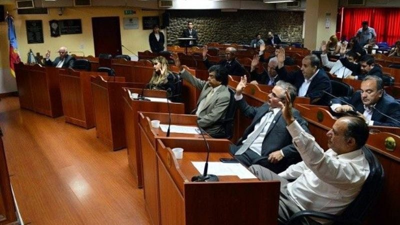 Dos proyectos del senador Vera fueron convertidos en ley