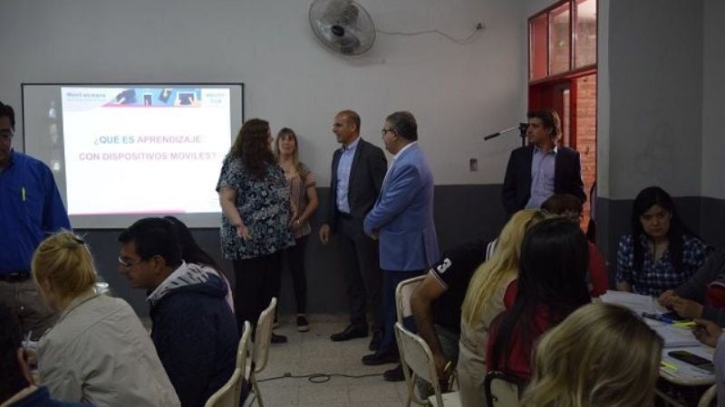 Capacitación para docentes sobre uso de celulares en el aula