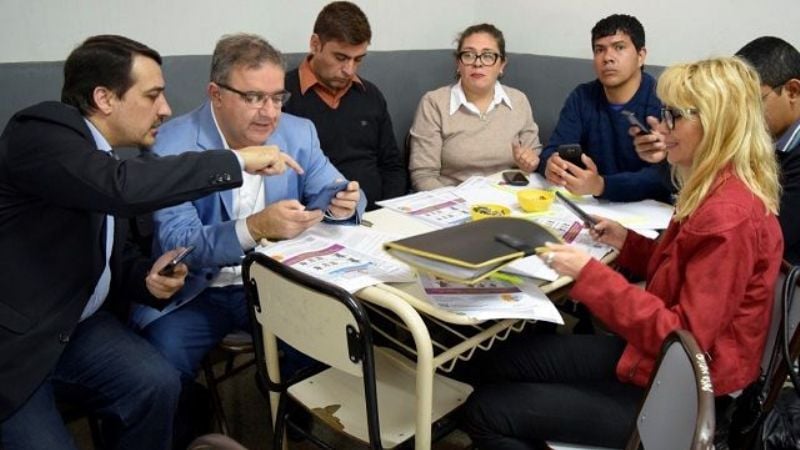 Capacitación para docentes sobre uso de celulares en el aula
