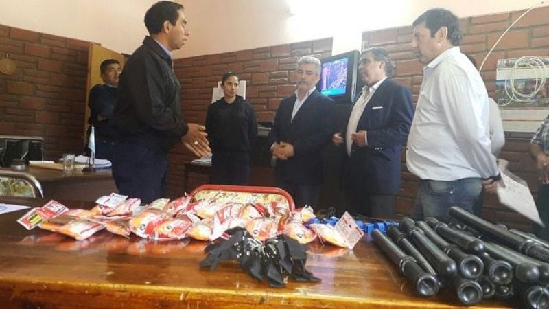 Entregaron tractor a productores