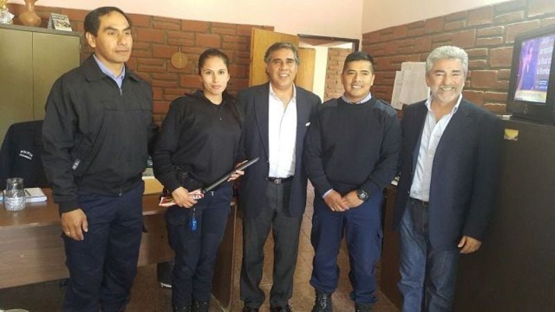 Entregaron tractor a productores