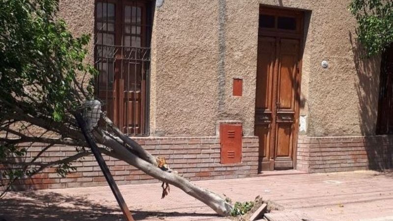 Remolcaban un camión y se cortó la lanza