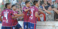 BRONCA. Los jugadores de San Lorenzo reaccionaron ante los gritos de su hinchada.