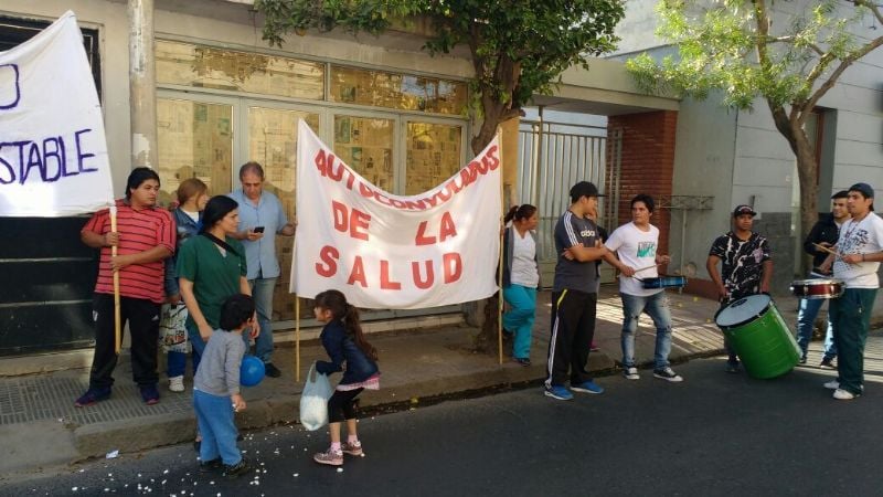 Precarizados de Salud protestan en casa de Saadi