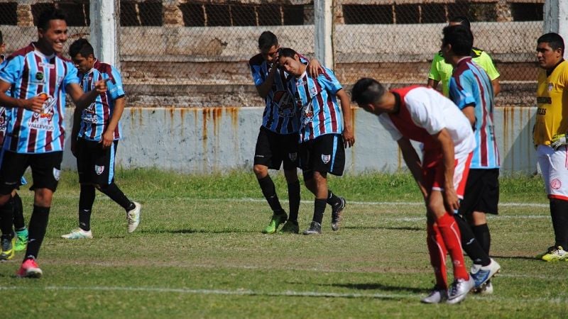 El “Bandeño” en su lucha por no descender, ante “Defe”
