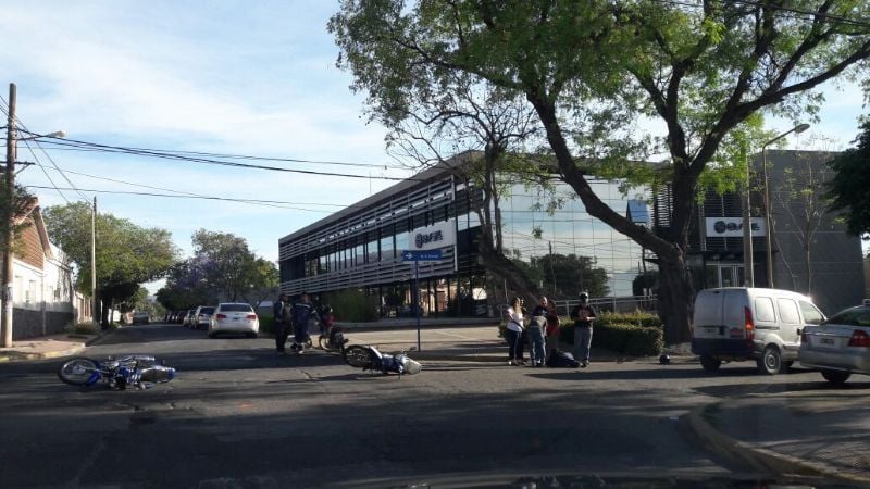 Choque de motos con dos heridos hospitalizados