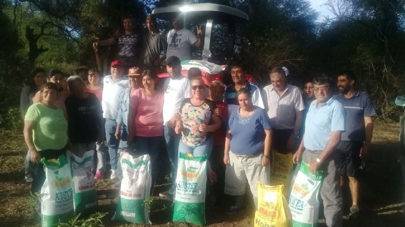 Apoyan con maquinaria a productores de La Paz