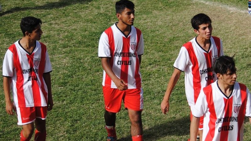 El “Defe” se prende y la “Banda” se hunde