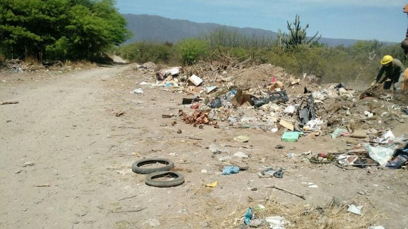 Un enorme basural en ET Valle Viejo podría causar un apagón energético