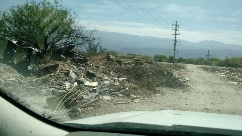 Un enorme basural en ET Valle Viejo podría causar un apagón energético