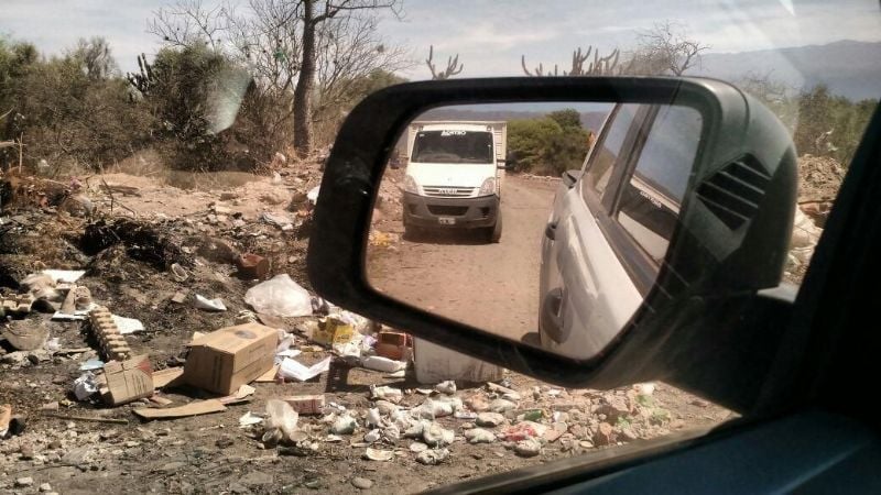 Un enorme basural en ET Valle Viejo podría causar un apagón energético