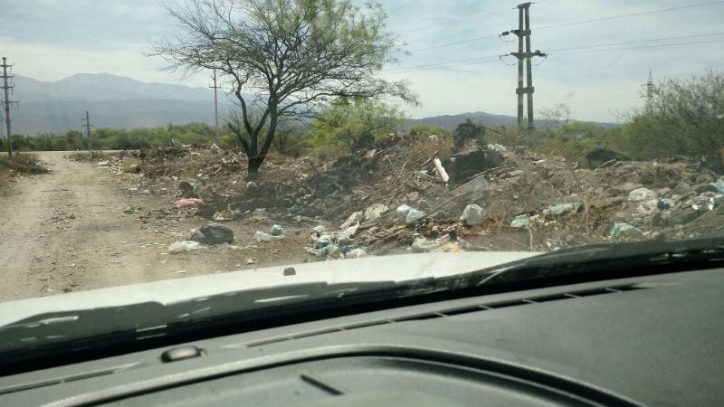 Un enorme basural en ET Valle Viejo podría causar un apagón energético