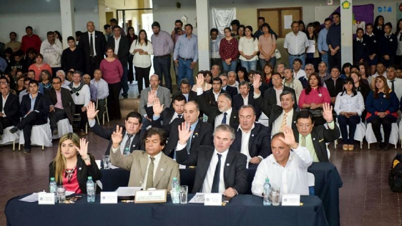 Senadores sesionan en La Merced