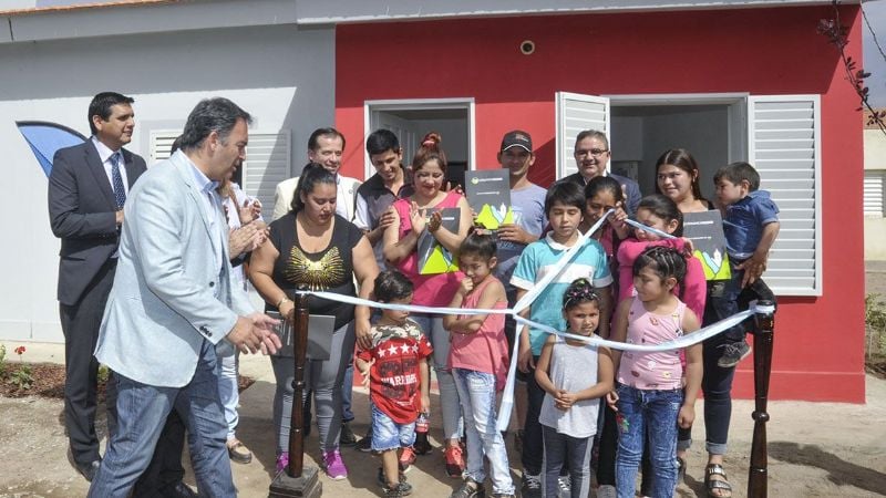 Jalil entregó viviendas relocalizadas en el B° La Esperanza