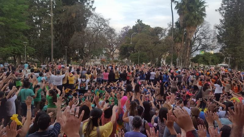 Con una colorida y alegre procesión para celebrar a San Francisco de Asís