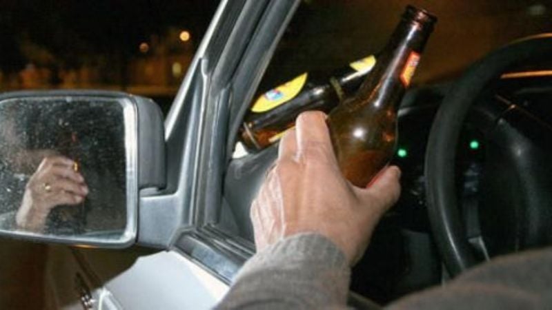 Arrestan a sexagenario que conducía borracho e intentó fugarse