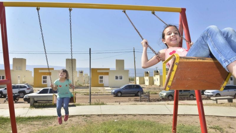 Lucía entregó otras 50 viviendas del IPV