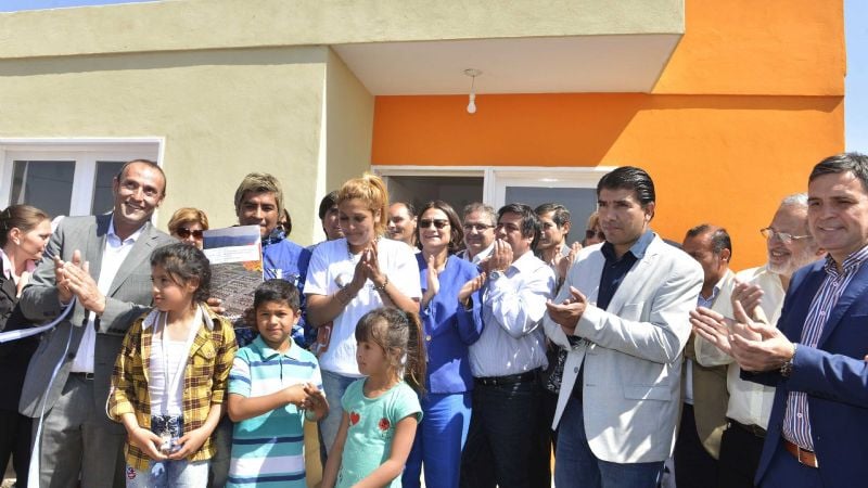 Lucía entregó otras 50 viviendas del IPV